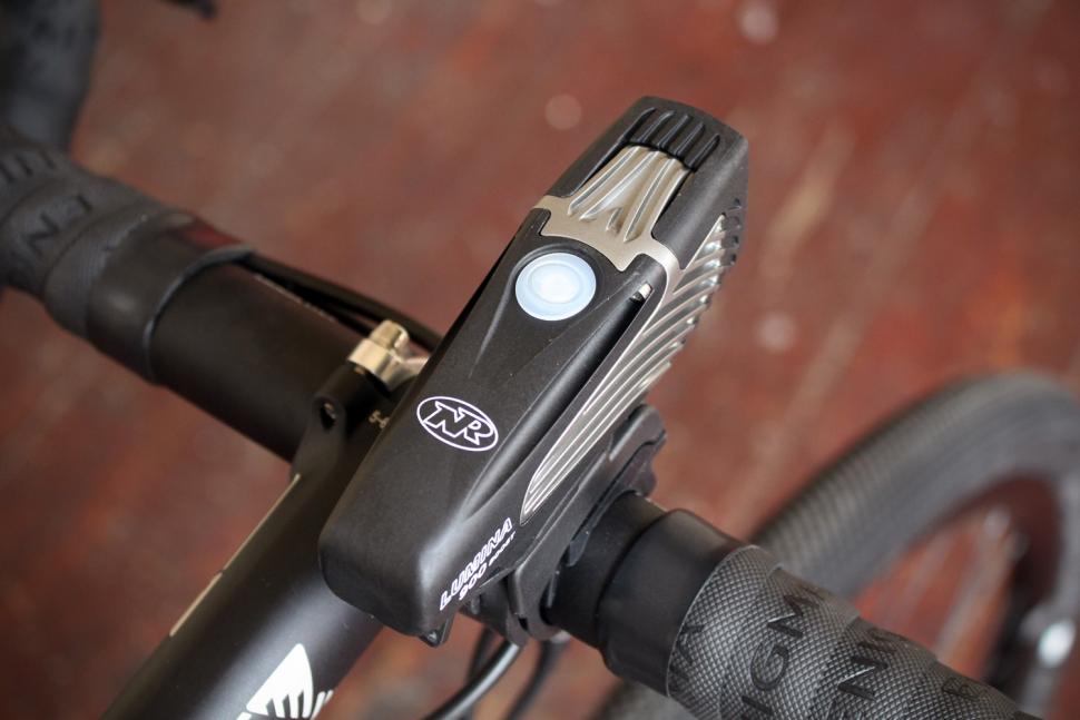 Niterider Lumina 900 Boost Phare vélo lumière Lumen USB sabre 80 feu arrière