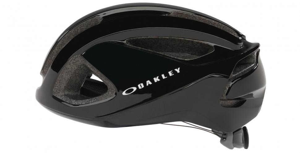 Oakley quietly launches updated ARO3 road helmet that is 5g 