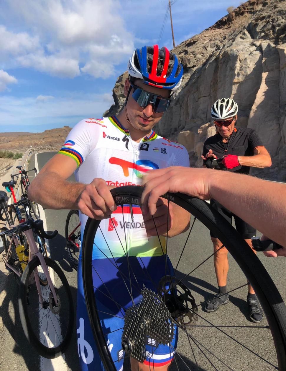 Peter Sagan fixing puncture in Gran Canaria (via Facebook)