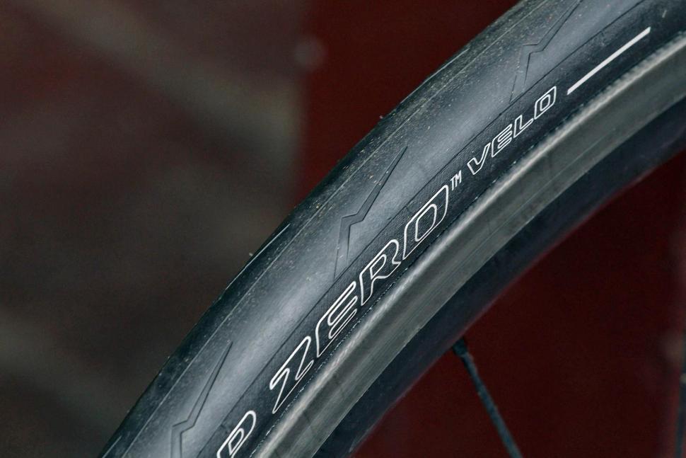 pirelli p zero velo classic folding road tyre