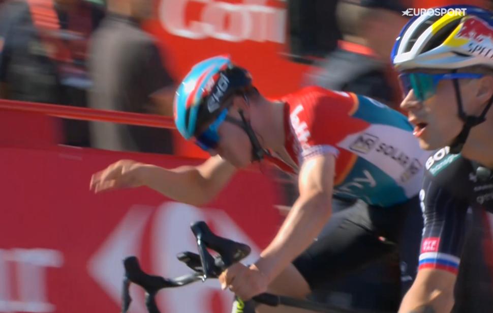 Primoz Roglic beats Lennert Van Eeetvelt after premature celebration at 2024 Vuelta (Eurosport) 2