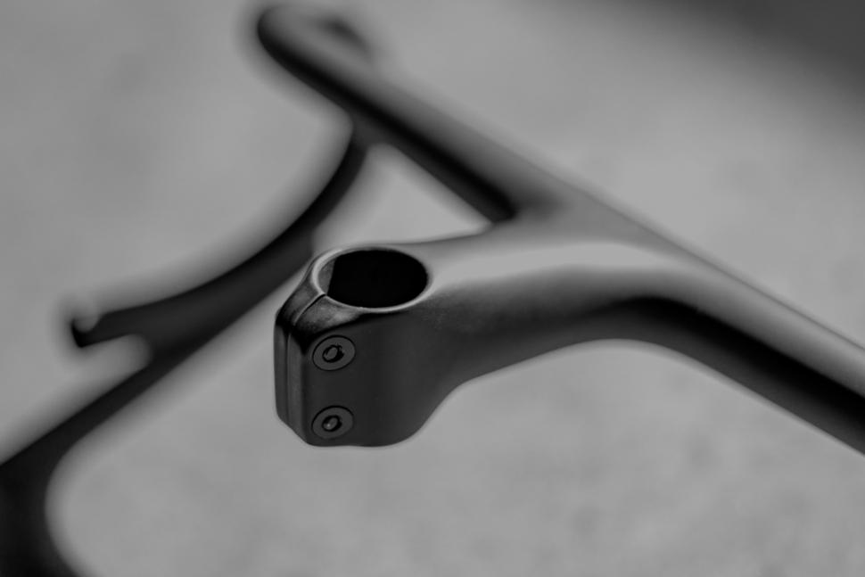 Roval adds ultra lightweight seatpost and integrated handlebar to