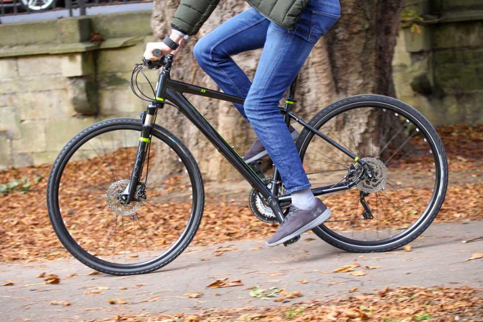 Saracen store hybrid bikes