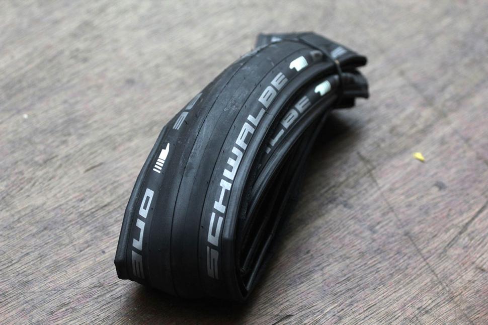 Schwalbe one performance store raceguard folding tyre