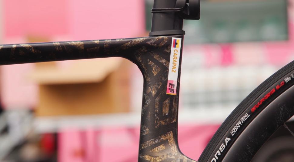 A Supersix with a mudguard A closer look at Richard Carapaz s training bike vs his racing rig road.cc