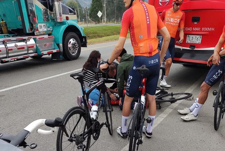 Egan Bernal training crash (Mundo Ciclistico/Twitter)