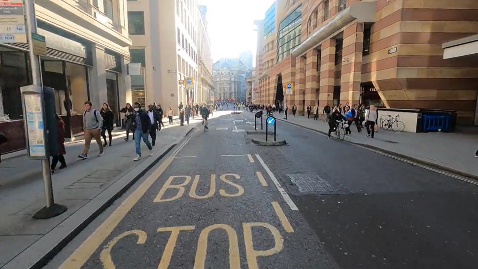 City of London police officer tells cyclist he shouldn't ride in the "middle of the road" (credit: Velodrone/YouTube)