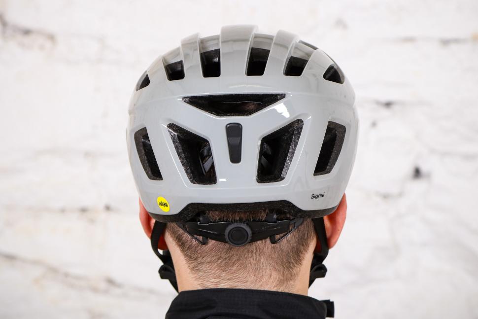 Review: Smith Signal MIPS helmet | road.cc