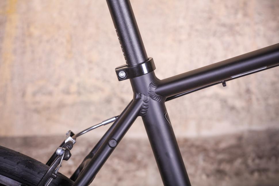Specialized Sirrus Alloy - seat tube junction.jpg