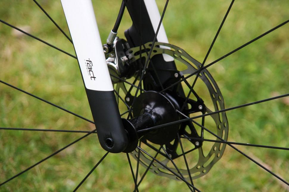 First Look: Specialized Venge ViAS Adds Disc Brakes - Road Bike Action