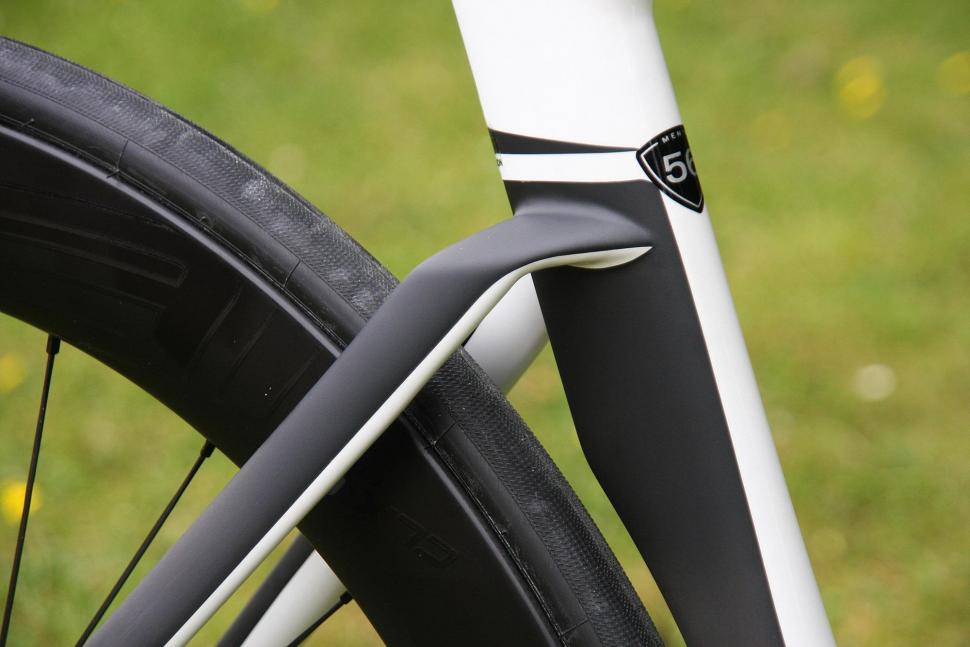 First Look: Specialized Venge ViAS Adds Disc Brakes - Road Bike Action