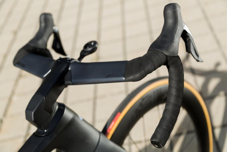 venge aero bars