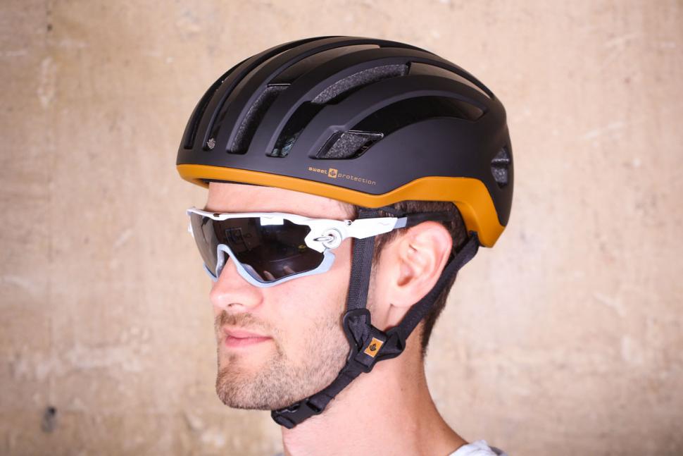 sweet protection outrider mips helmet