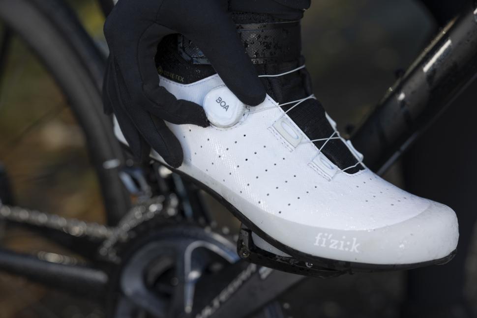 Fizik launches Terra and Tempo Artica GTX wind and waterproof Gore-Tex ...