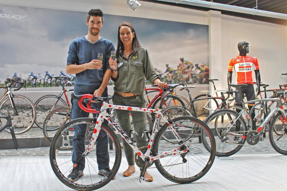 Thomas de Gendt with polka dot Ridley Helium SL bike