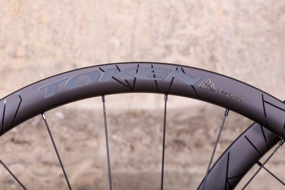 token c45r resolute carbon tubeless wheelset