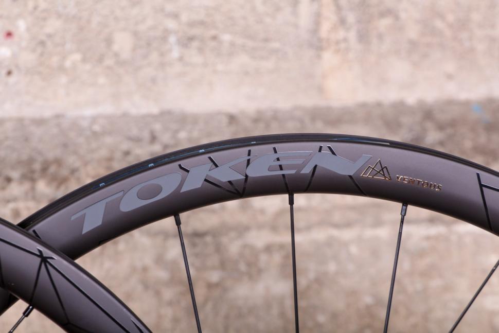 token prime ventous carbon disc road wheelset