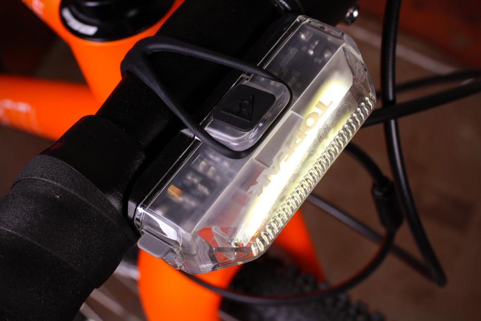 generation Krigsfanger Smigre Review: Topeak Aero Combo USB lightset | road.cc