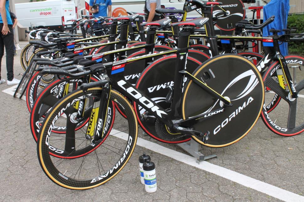 Tour de France 2017 Fortuneo Look TT bike - 1.jpg
