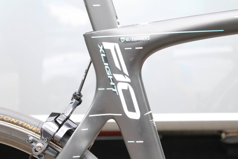 Tour de France 2017 Geraint Thomas Pinarello Dogma F10 X-Light - 2.jpg