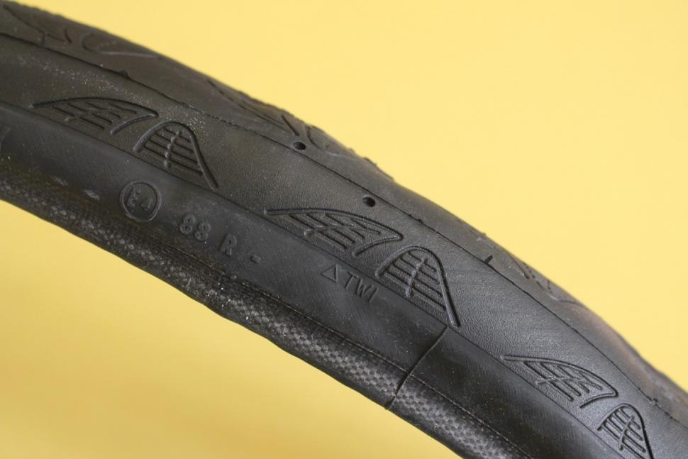 bicycle tyre replacement