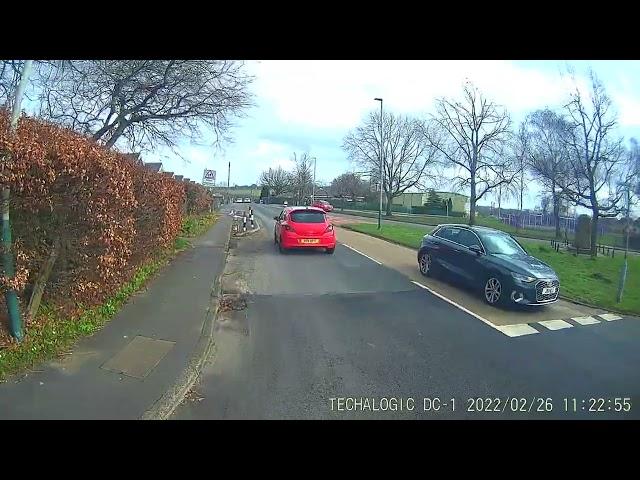 Near Miss of the Day 724: Driver cuts up cyclist on mini-roundabout ...