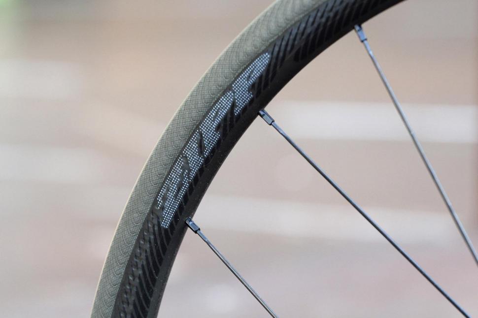 Zipp 202 shop carbon clincher wheelset