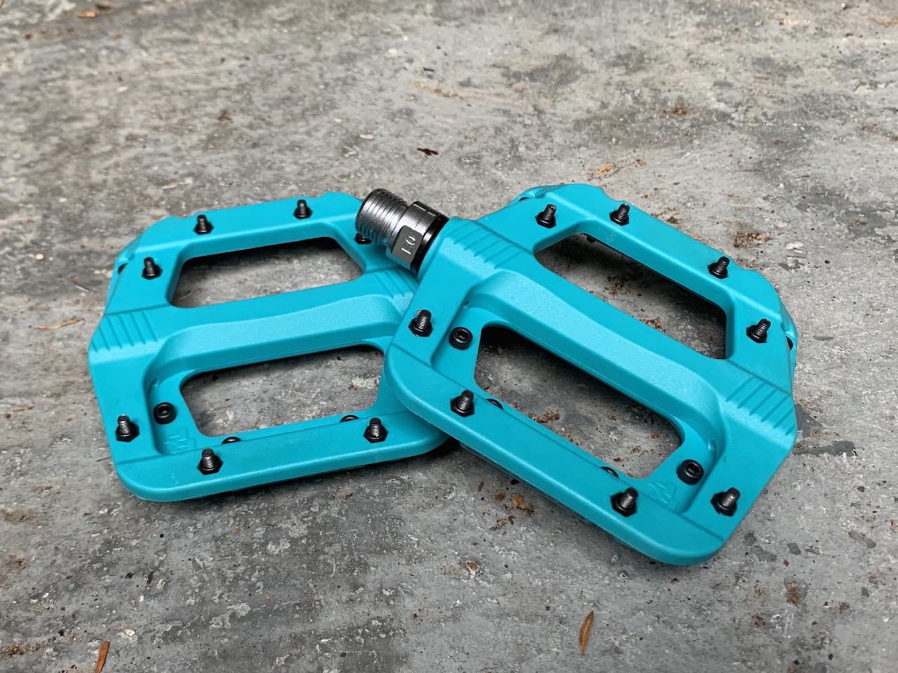 RACEFACE CHESTER Bike Pedals Platform Turquoise Teal NEW 