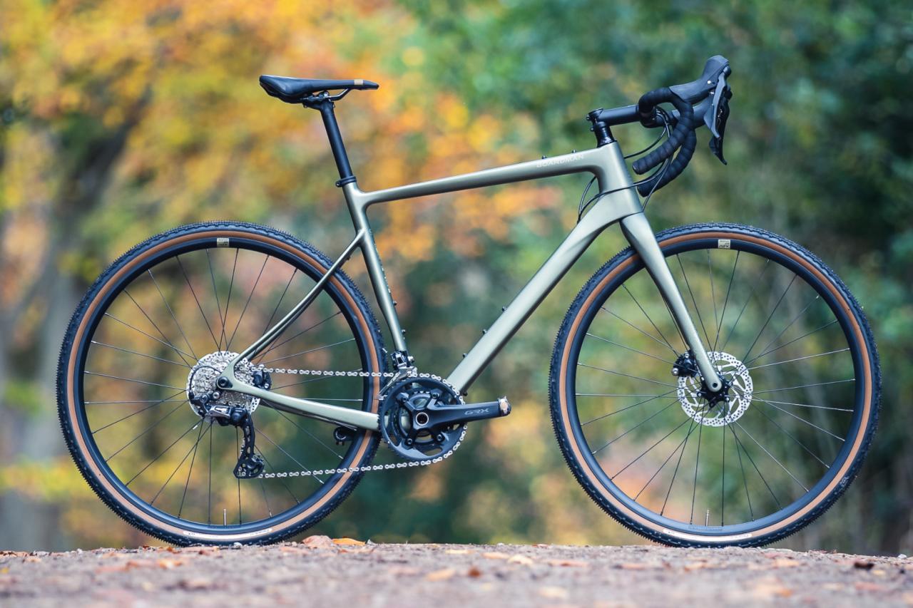 Hybrid bike with store mudguards