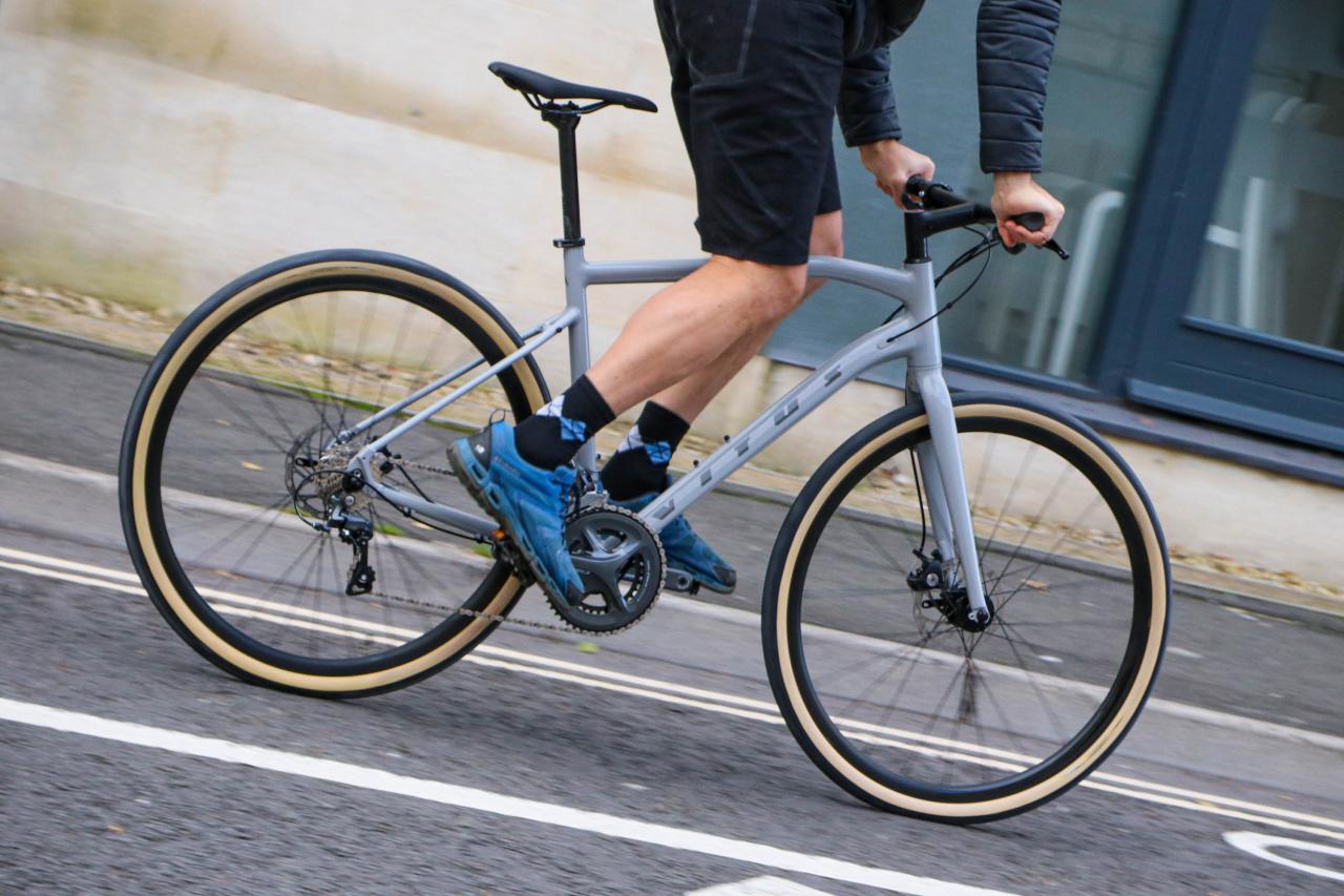 Review Vitus Mach 3 VR Urban Bike Claris road.cc