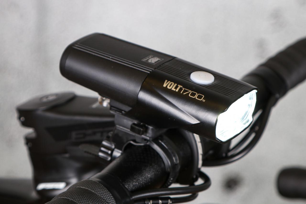 Review Cateye Volt 1700 USB Rechargeable Front Light road.cc