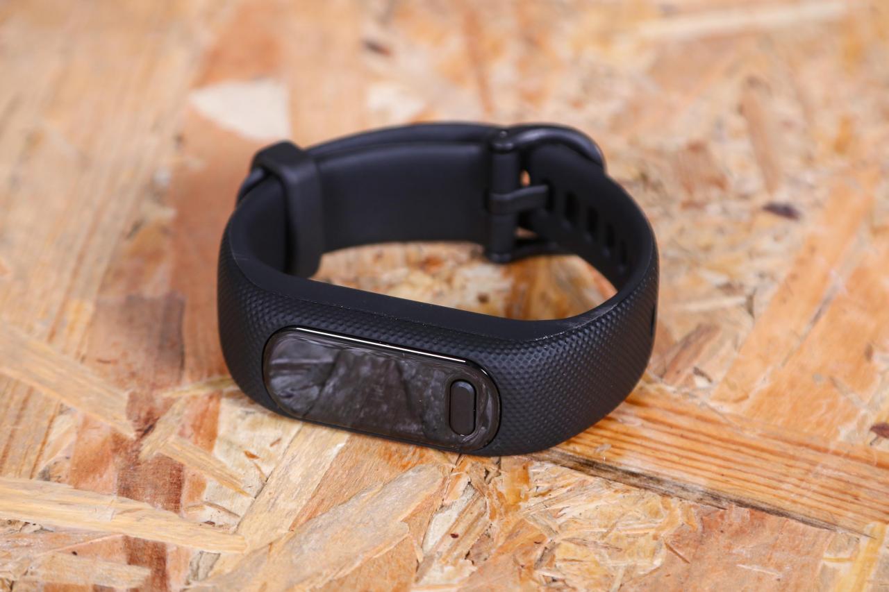 Garmin vivosmart 4 connected on sale gps