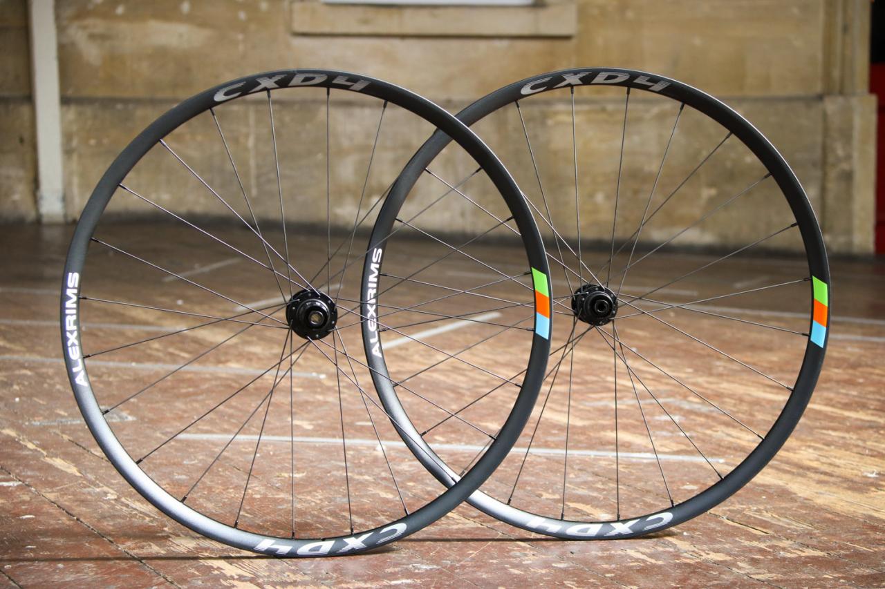 700c thru axle disc wheelset