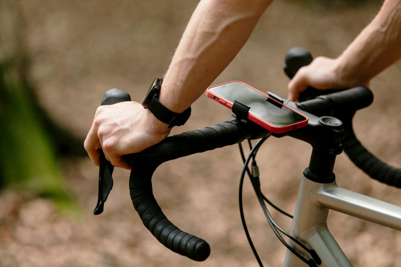 Kickstarter bike phone store mount