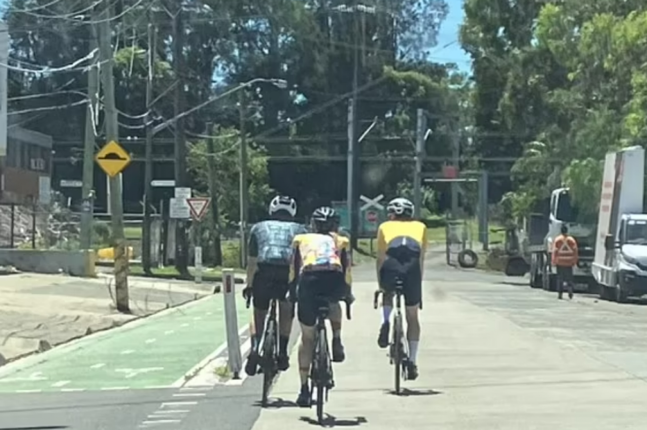 Drivers blast “genius” cyclists for ignoring bike lane