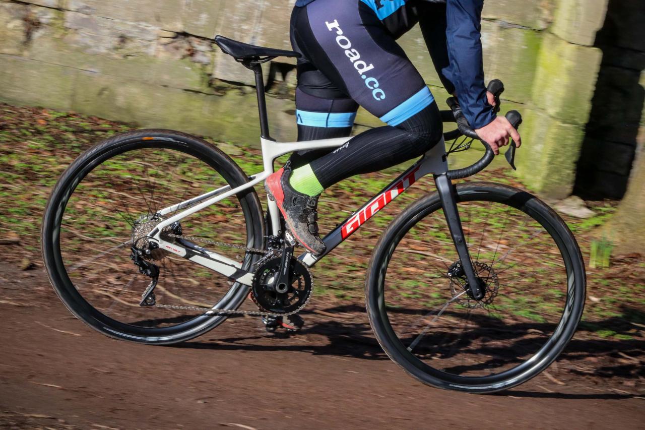 giant gravel bike revolt