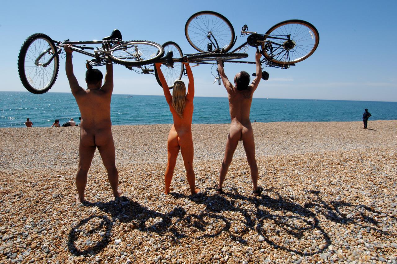 Newlyweds photobombed by naked cyclists