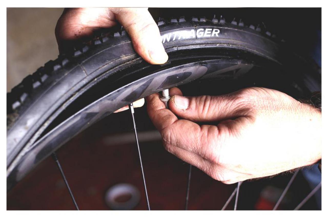 Car Tubeless Tire Review, How To Fit A Tubeless Tyre, Car Tubeless Tire Review