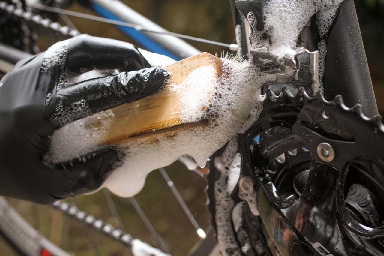 Why off-road bikes need chain lube