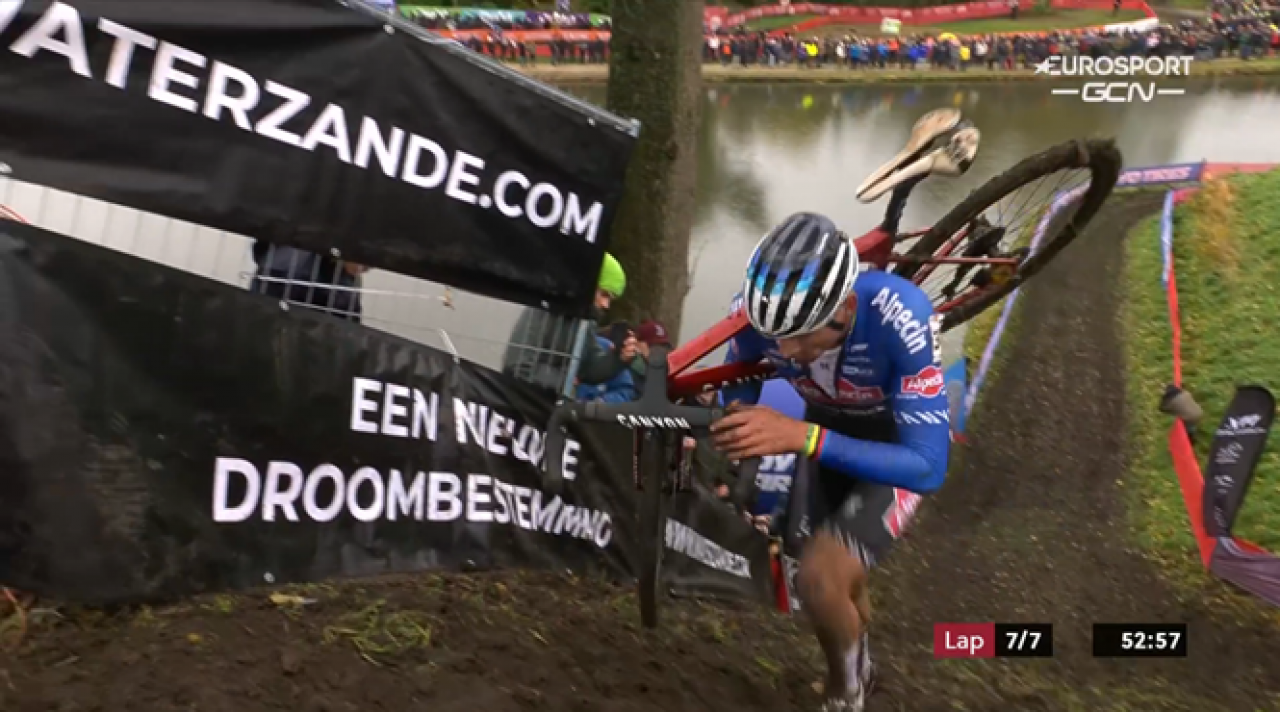 Mathieu van der Poel casually celebrates big cyclocross win with (very quick) 7km run; Driver crashes into guardrail and Twitter blames cyclists; Saudi Arabia coach compares Argentina win to bike classic; Ineos