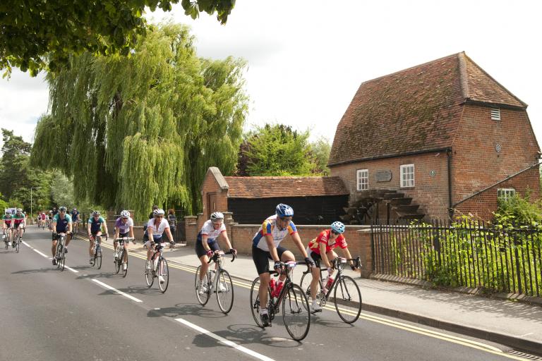 Study says cyclists should make themselves seen - but reflective