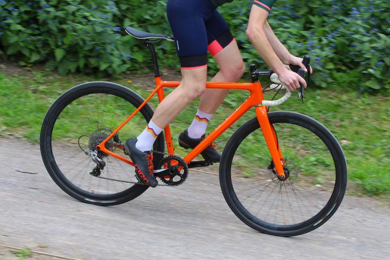 difference between gravel bike and cyclocross bike