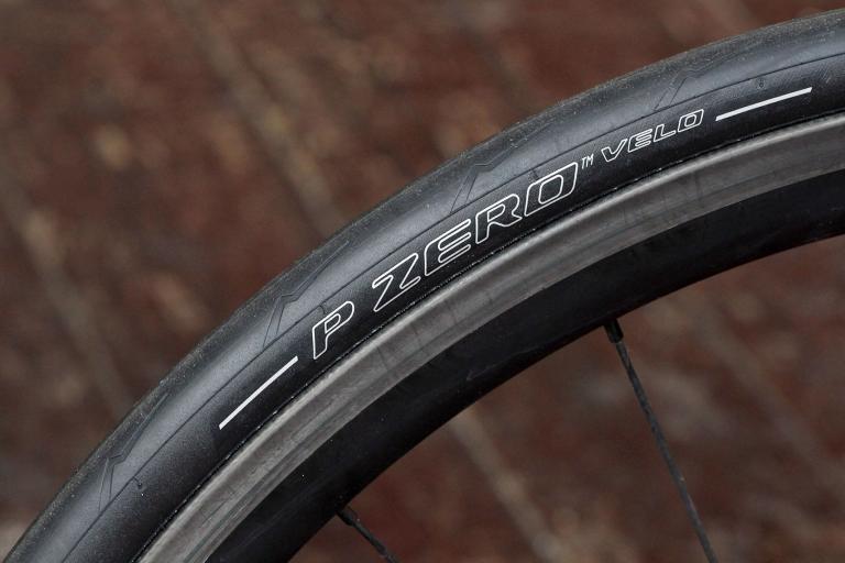 Review Bontrager R4 320 Clincher Tyre Roadcc