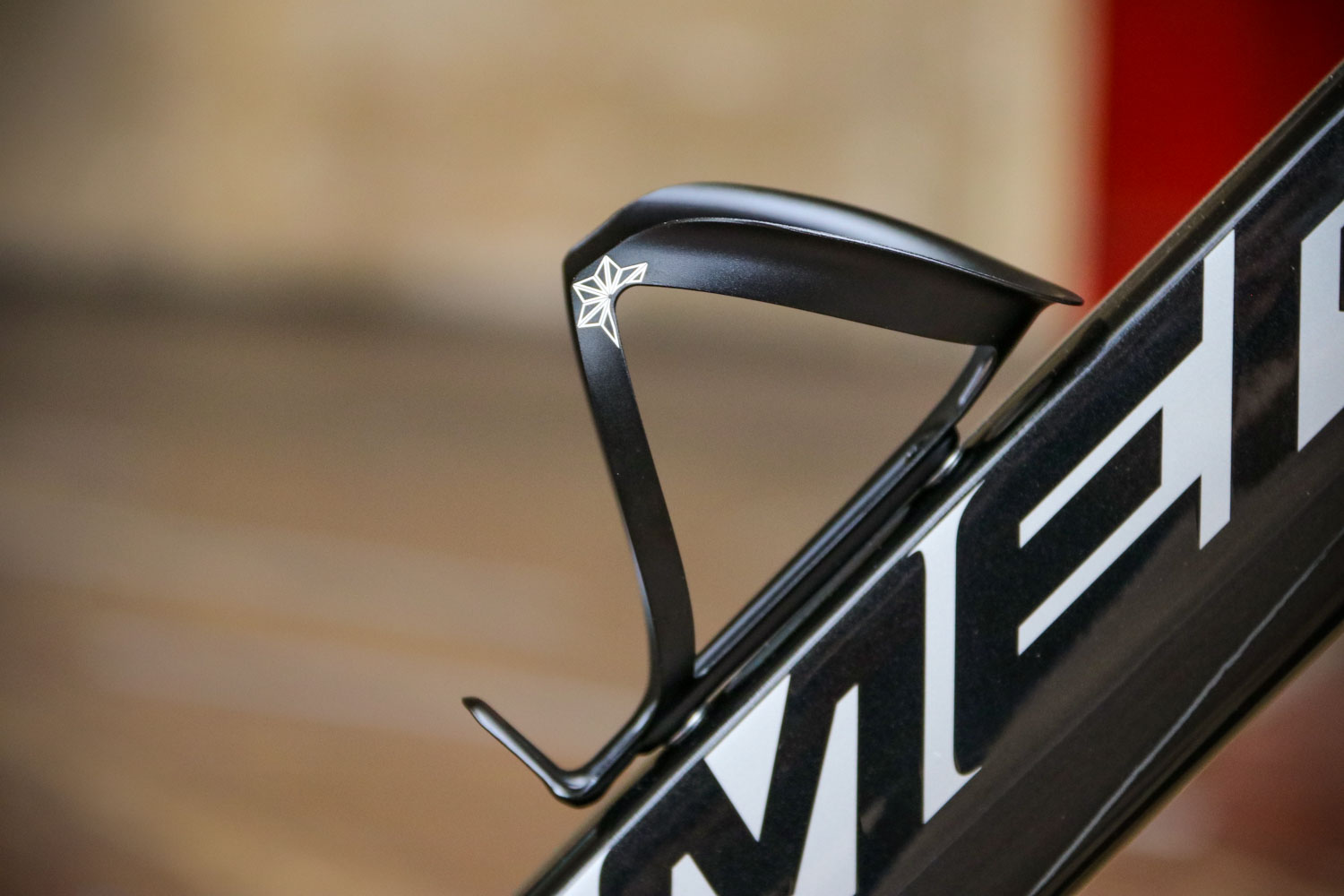 supacaz fly alloy bottle cage