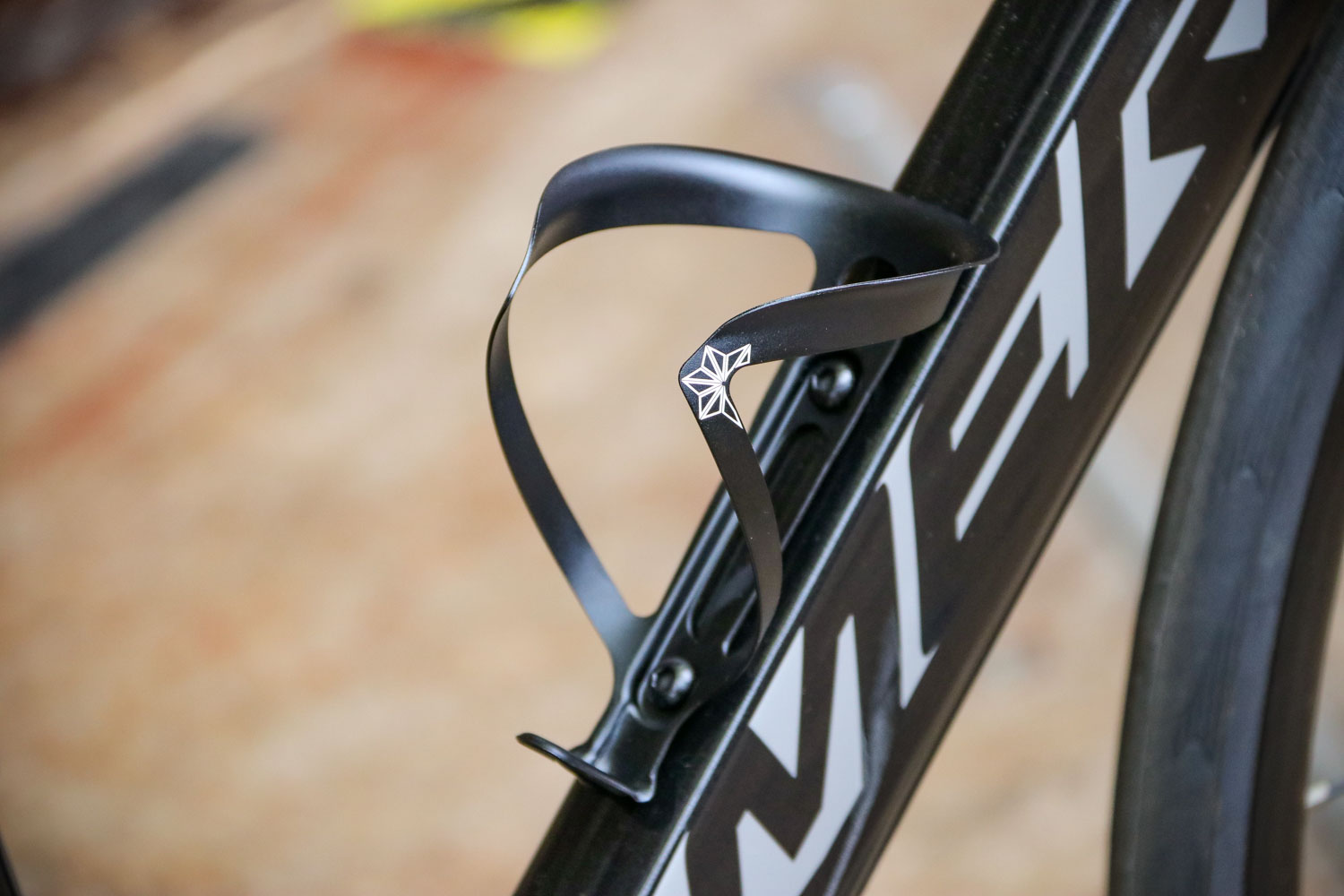 supacaz fly poly bottle cage