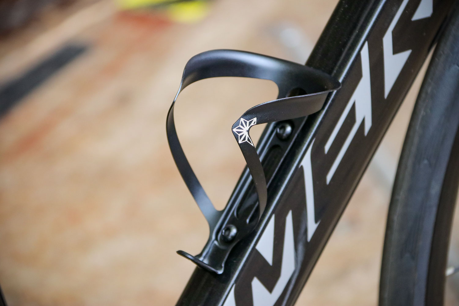 supacaz bottle cage carbon