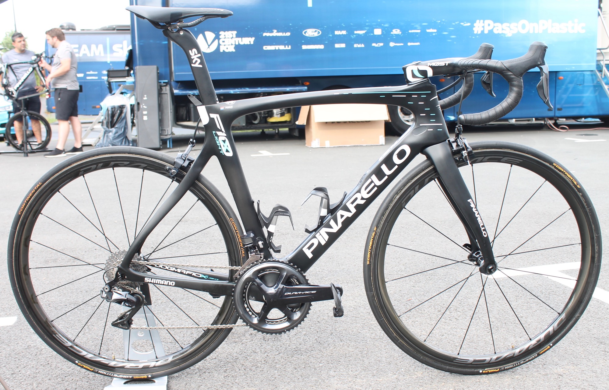 pinarello dogma f10 sky team