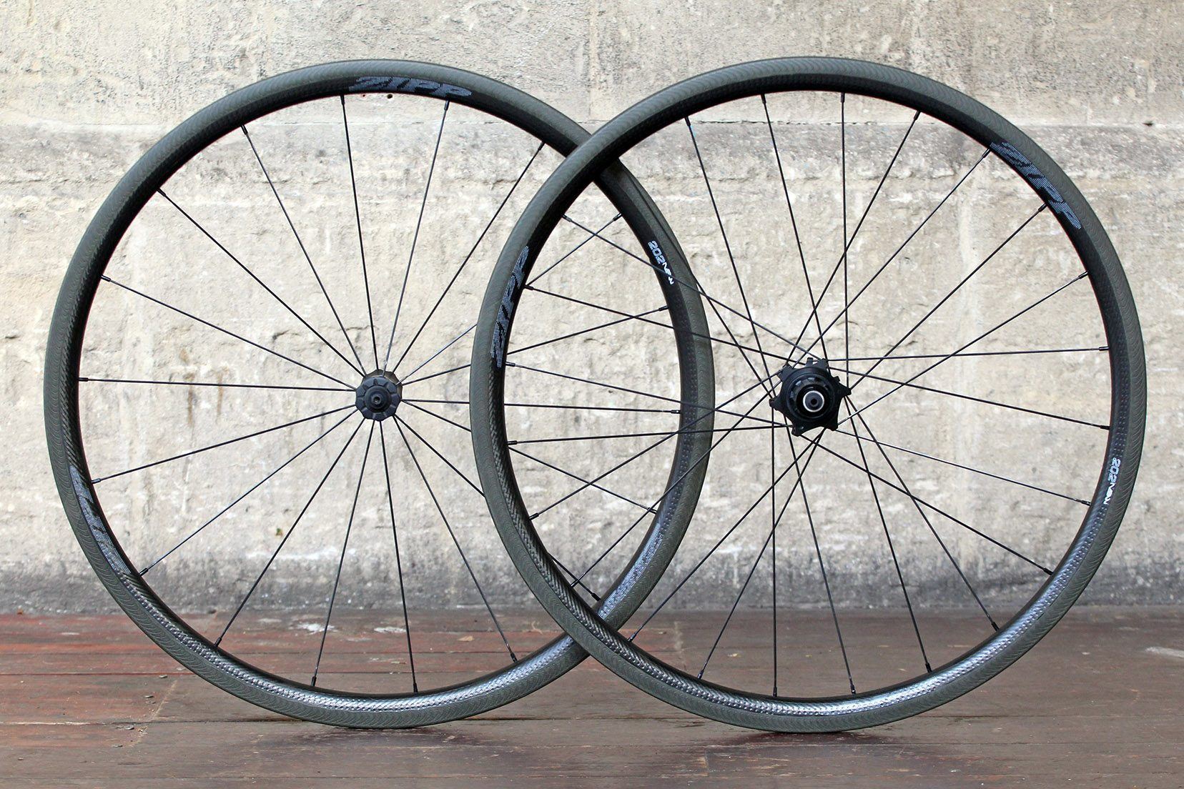 zipp 202 carbon clincher wheelset