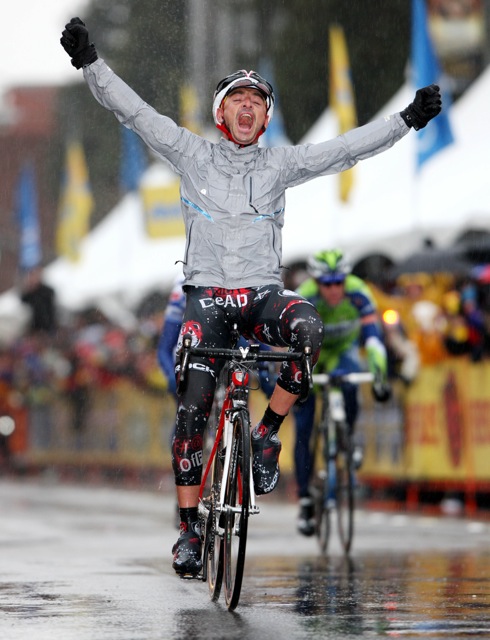Mancebo wins in the rain