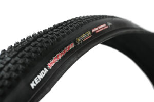 Kenda Small Block 8 700x32c tyre